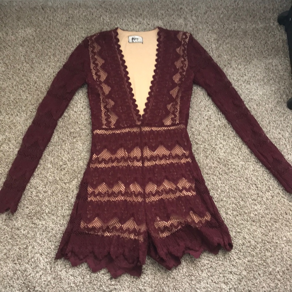 elastic lace jumpsuit, Burgundy color